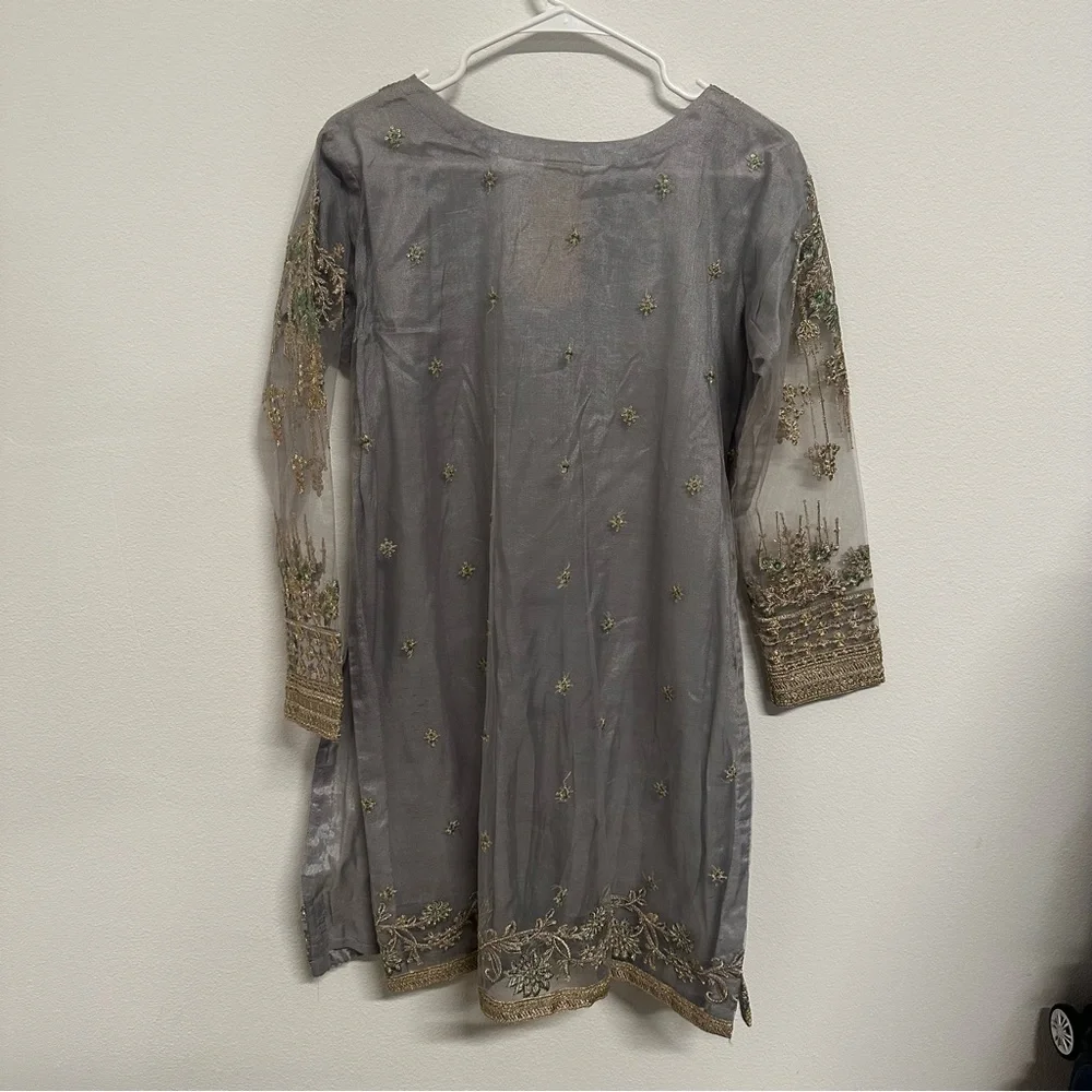 Elegant Grey Embroidered 3-Piece Gharara Set | Formal / Nikkah Outfit - Picture 6 of 10